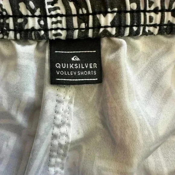 Quiksilver Men's Voodoo Volley Shorts Black White Pockets Drawstring EUC - Picture 5 of 12